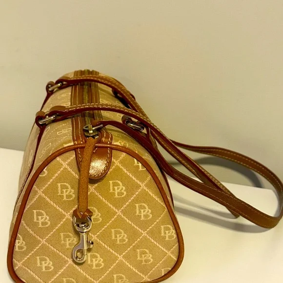 Dooney & Bourke purse - Picture 4 of 9